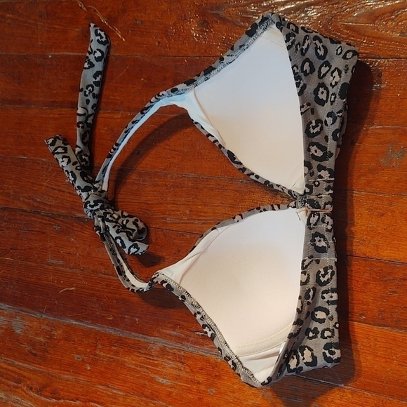 Shade & Shore Gray Leopard Print Halter Neck Bikini Top Sz 32B - Picture 4 of 9